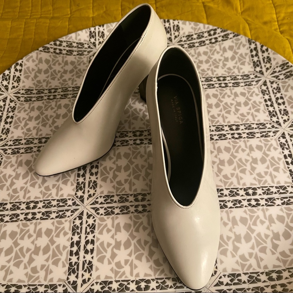 Never been worn Via Spiga heels. US 7, EUR 37